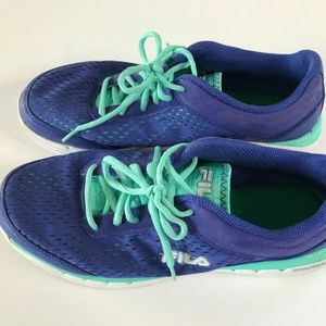 SALE ❤ Fila Energized Cool Max Memory Foam 11 EUC SALE ❤ Fila Energized Cool Max Memory Foam 11 EUC